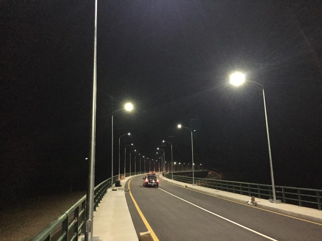 Iluminación de puente en Angola